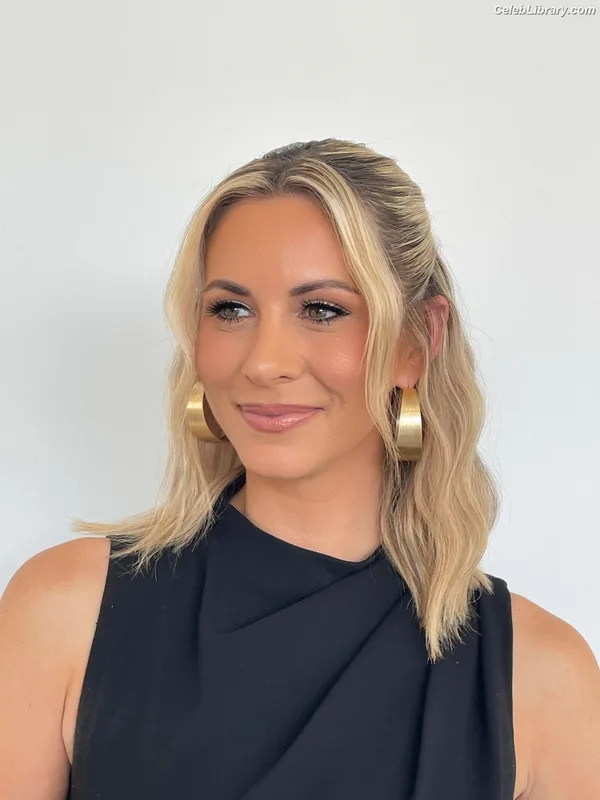 Laura Rutledge photo 15 of 407