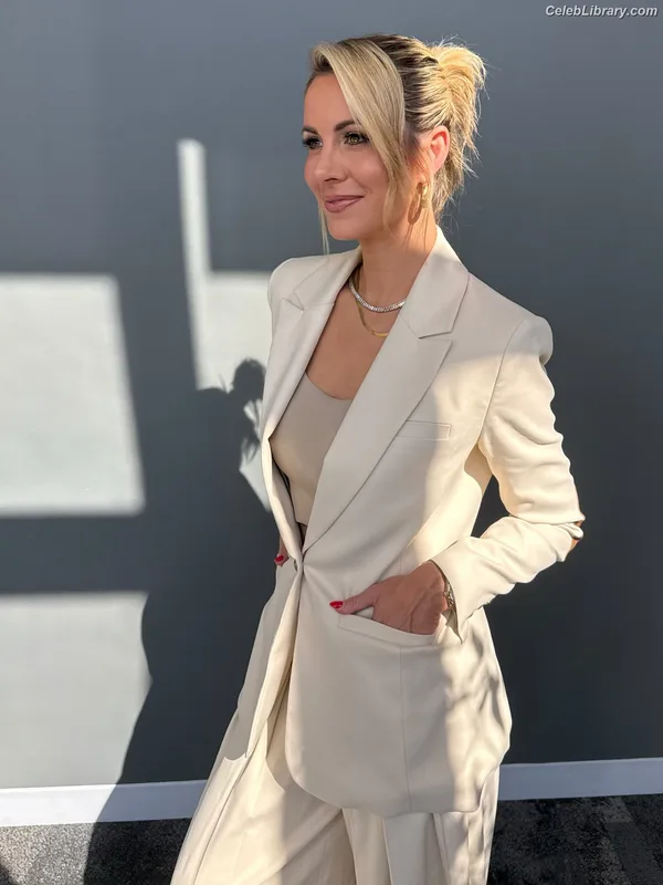 Laura Rutledge photo 21 of 407
