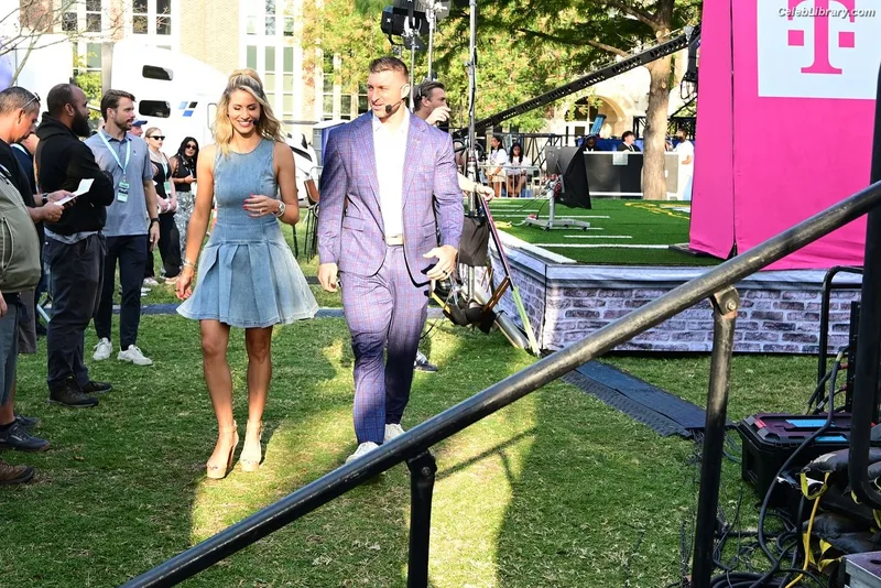 Laura Rutledge photo 8 of 407