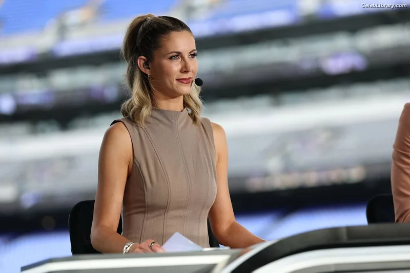 Laura Rutledge photo 12 of 407