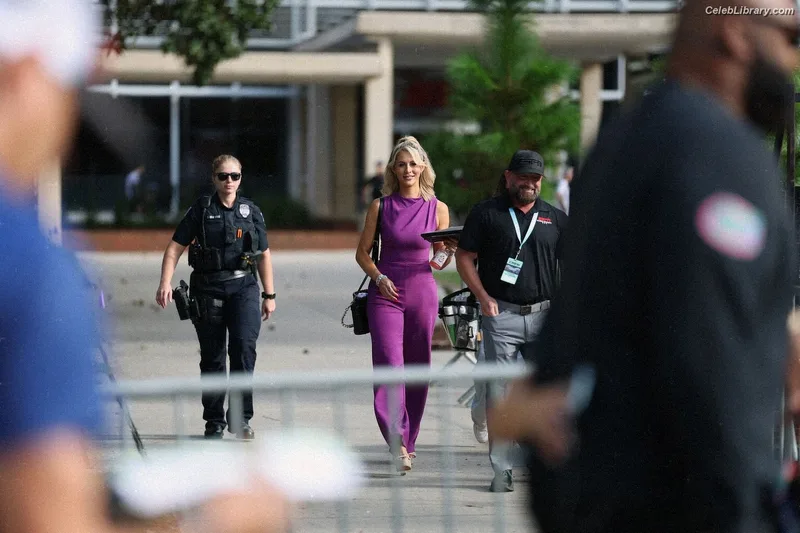 Laura Rutledge photo 21 of 407