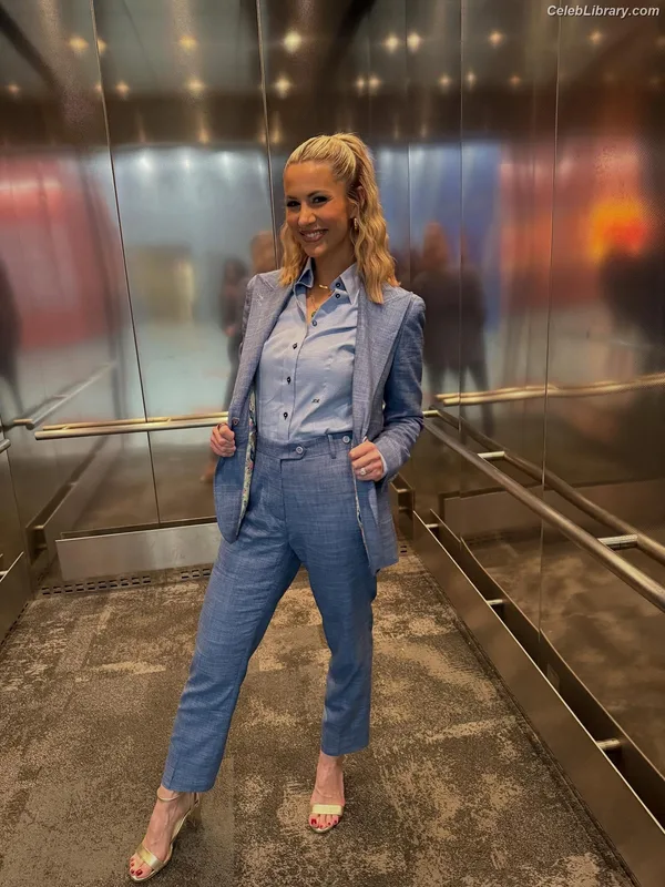 Laura Rutledge photo 6 of 407
