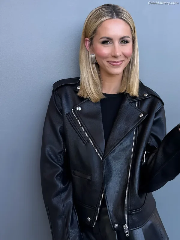 Laura Rutledge photo 11 of 407