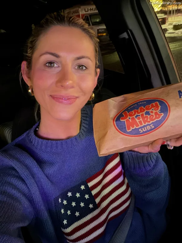 Laura Rutledge photo 18 of 407