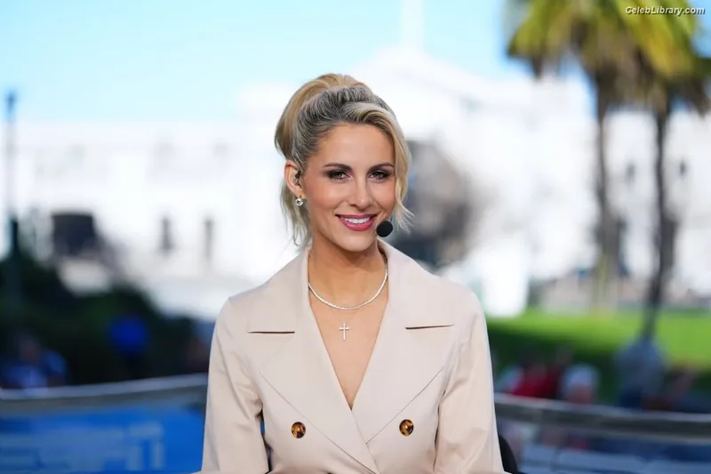 Laura Rutledge photo 22 of 407