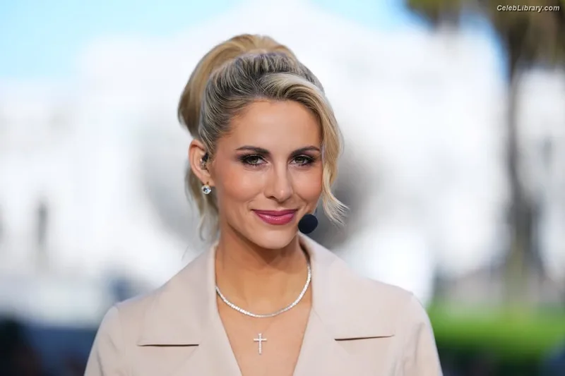 Laura Rutledge photo 23 of 407