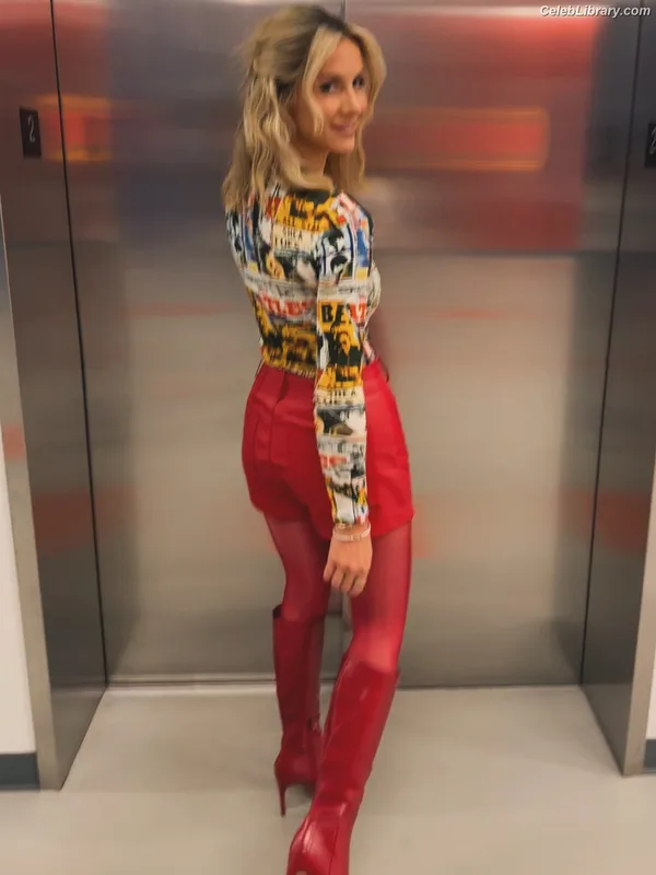 Laura Rutledge photo 7 of 407