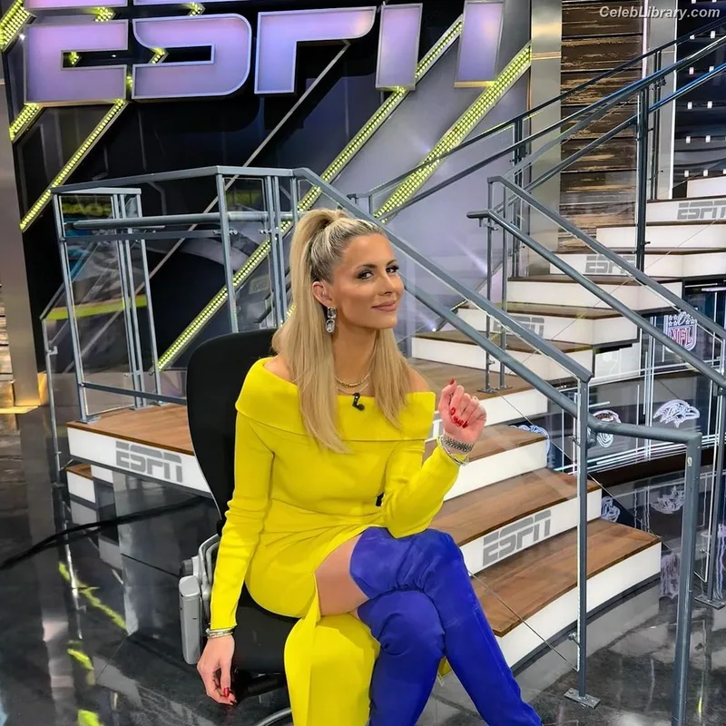 Laura Rutledge photo 14 of 407