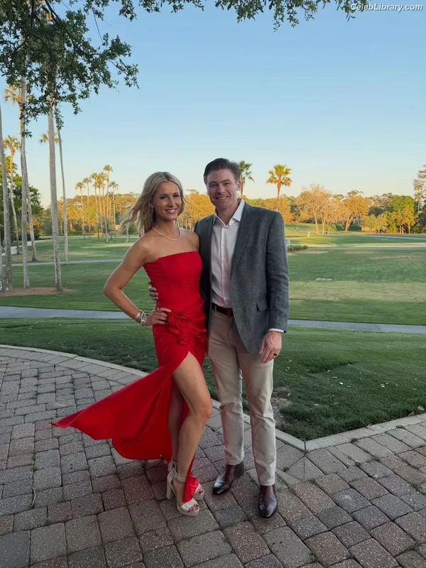Laura Rutledge photo 19 of 407