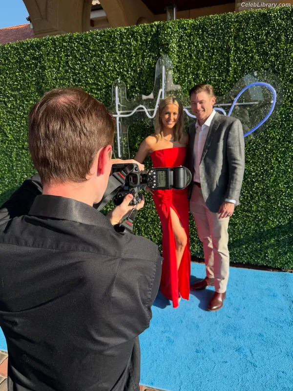 Laura Rutledge photo 20 of 407