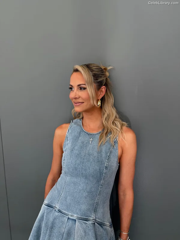 Laura Rutledge photo 7 of 407