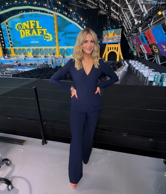Laura Rutledge photo 10 of 407