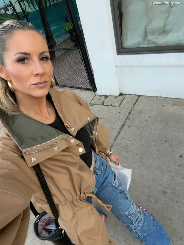 Laura Rutledge photo 12 of 407