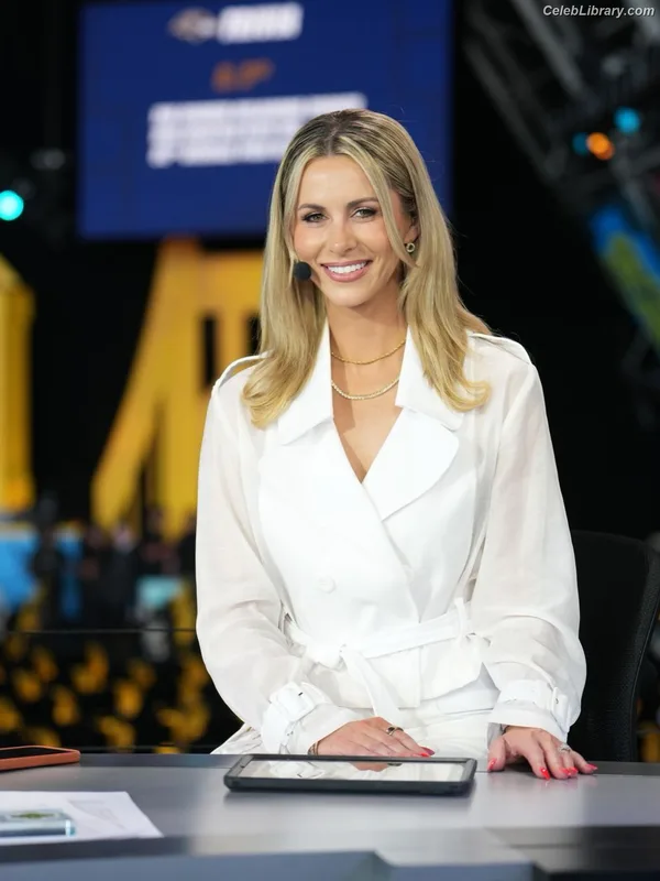 Laura Rutledge photo 13 of 407