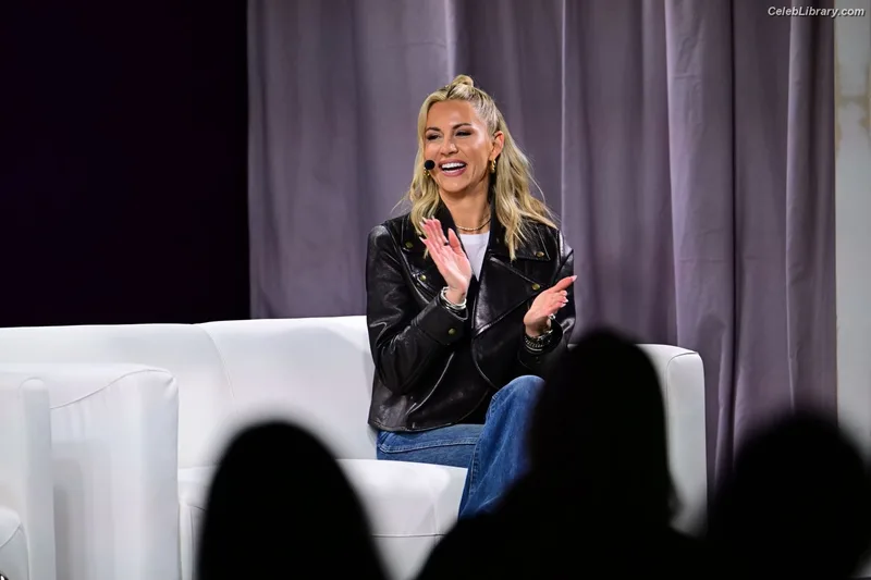 Laura Rutledge photo 22 of 407