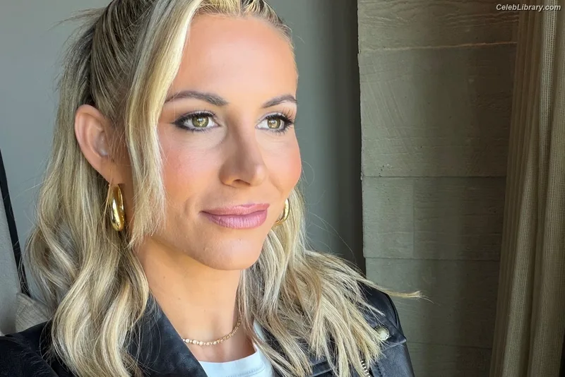 Laura Rutledge photo 3 of 407