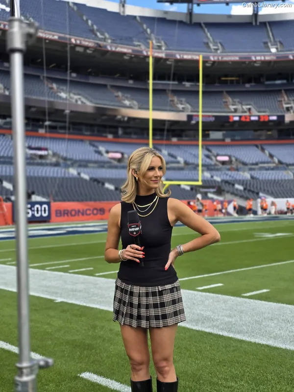 Laura Rutledge photo 22 of 407
