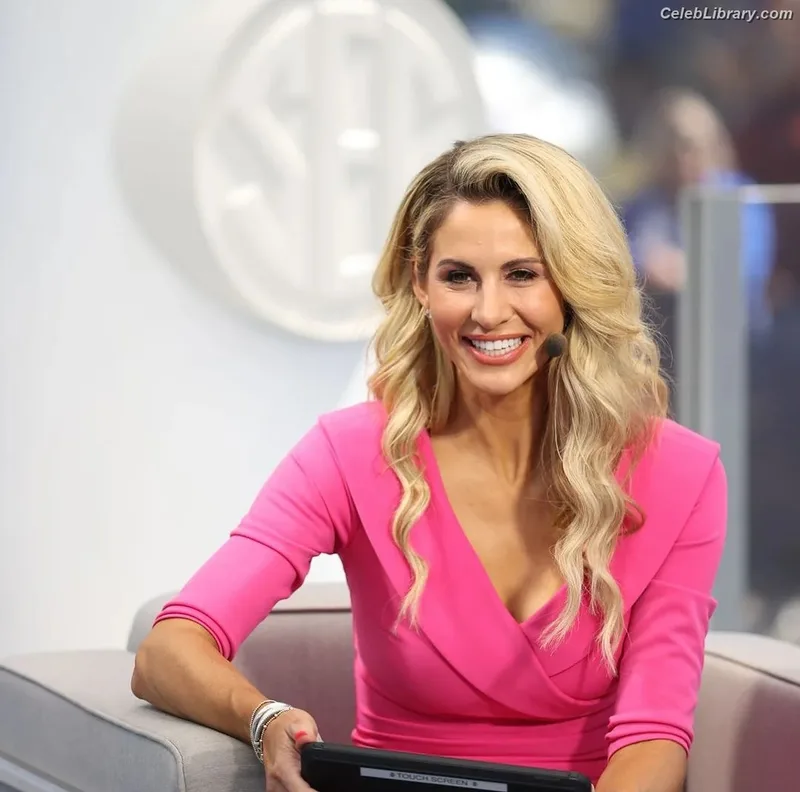 Laura Rutledge photo 1 of 407