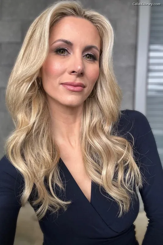 Laura Rutledge photo 4 of 407