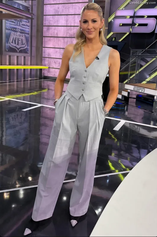 Laura Rutledge photo 17 of 407