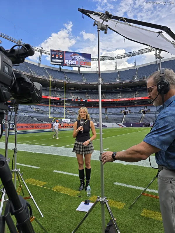 Laura Rutledge photo 17 of 407