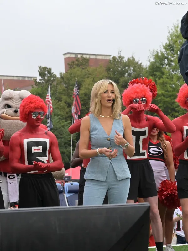 Laura Rutledge photo 18 of 407