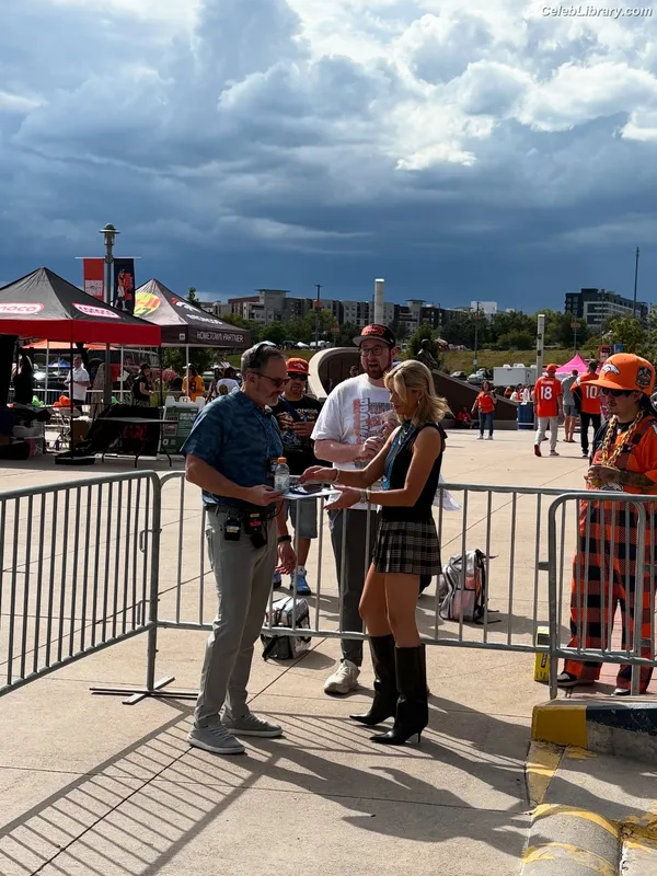 Laura Rutledge photo 19 of 407