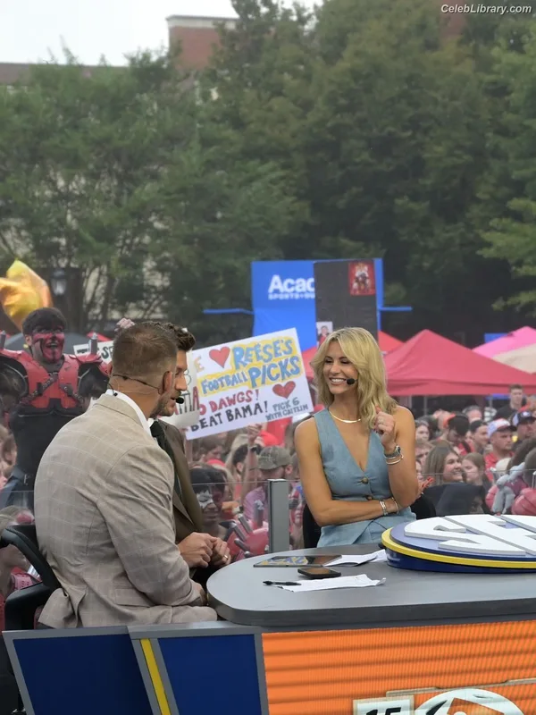 Laura Rutledge photo 21 of 407