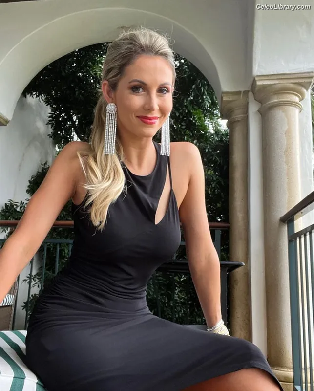 Laura Rutledge photo 22 of 407