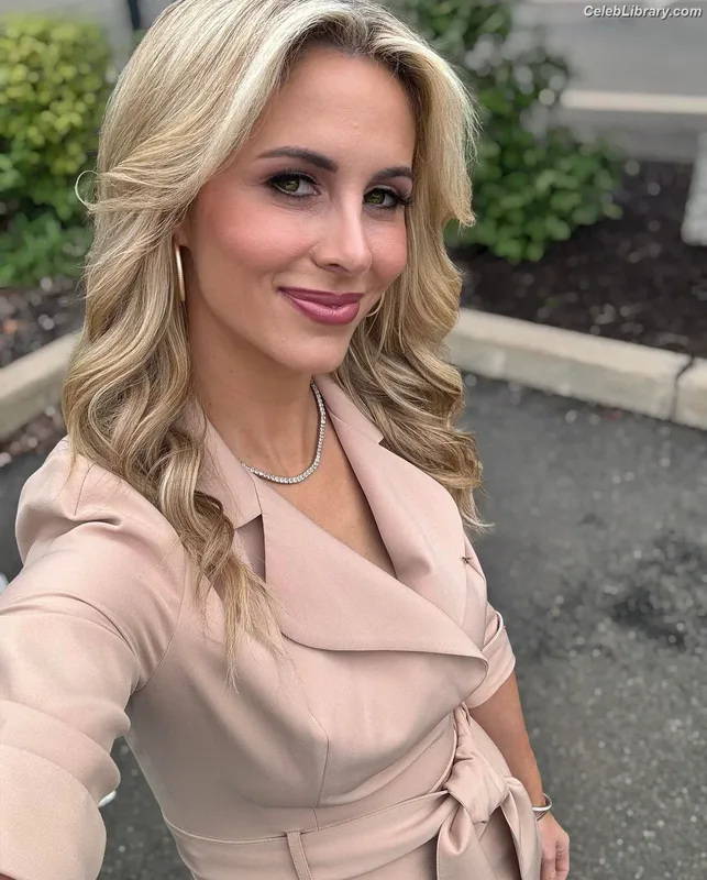 Laura Rutledge photo 23 of 407