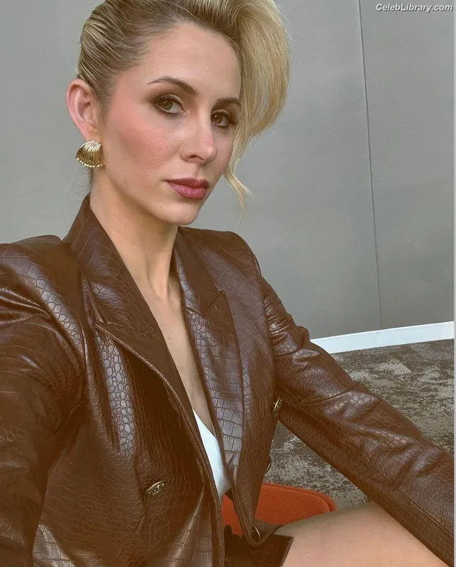 Laura Rutledge photo 1 of 407