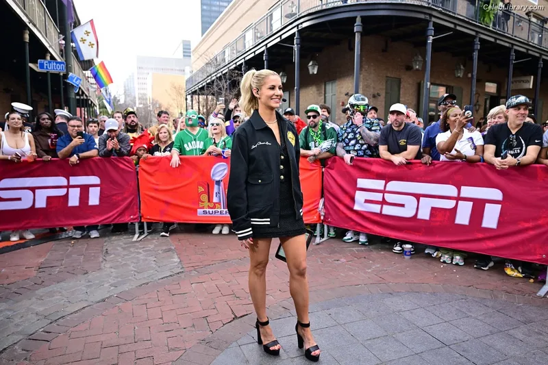 Laura Rutledge photo 17 of 407