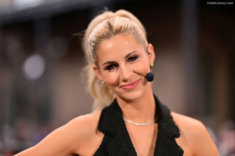 Laura Rutledge photo 24 of 407