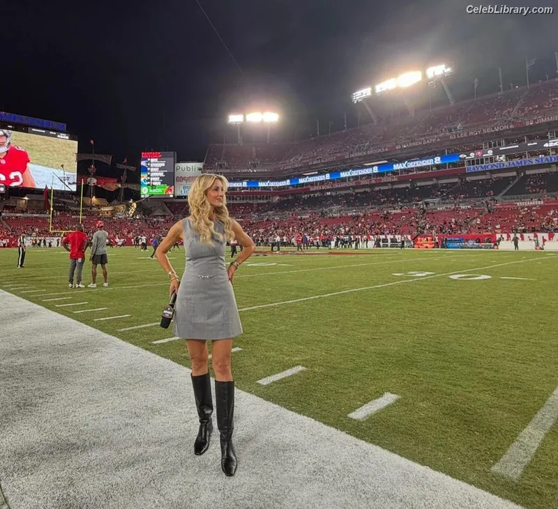 Laura Rutledge photo 8 of 407