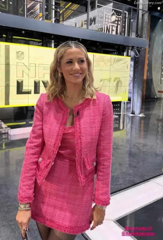Laura Rutledge photo 12 of 407