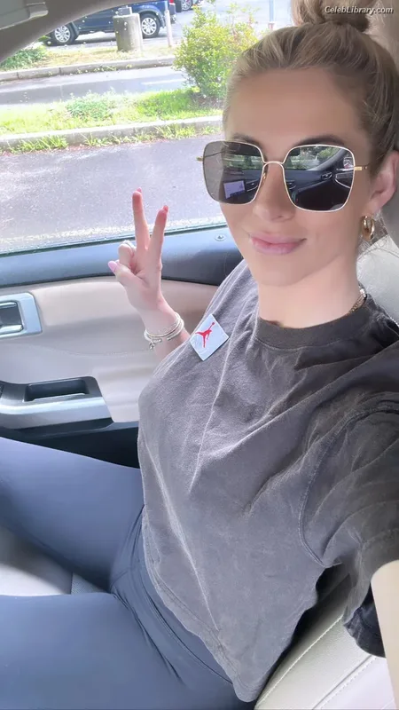 Laura Rutledge photo 15 of 407