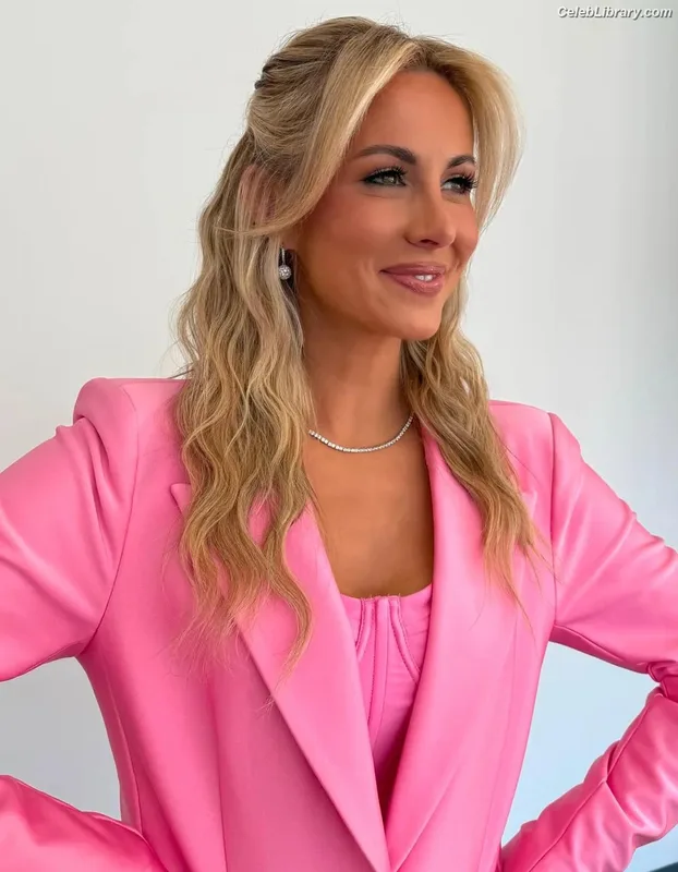 Laura Rutledge photo 23 of 407