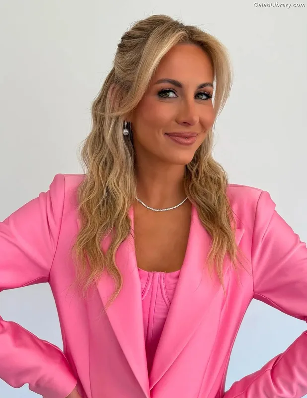 Laura Rutledge photo 24 of 407