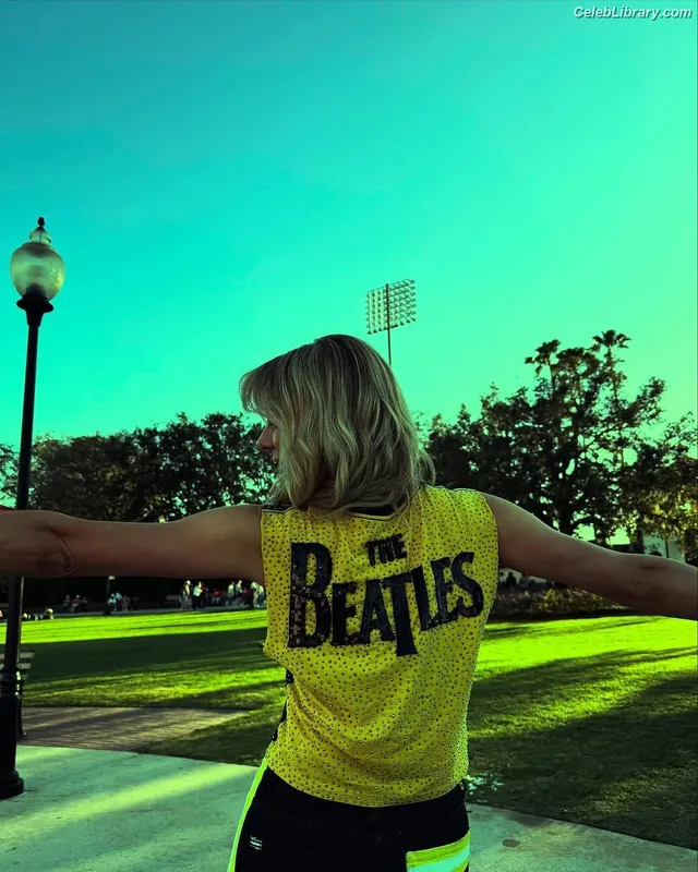 Laura Rutledge photo 3 of 407