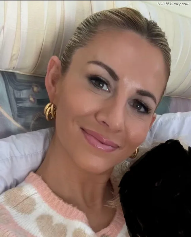 Laura Rutledge photo 5 of 407