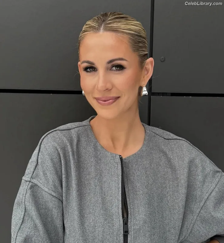 Laura Rutledge photo 12 of 407