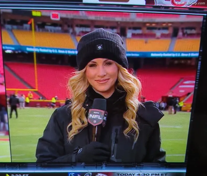 Laura Rutledge photo 5 of 407