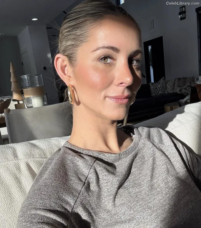 Laura Rutledge photo 10 of 407