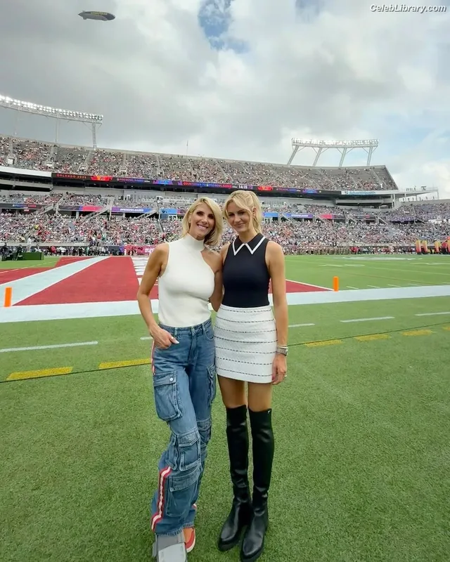 Laura Rutledge photo 16 of 407