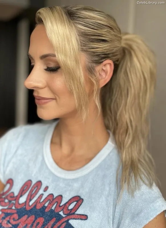 Laura Rutledge photo 20 of 407