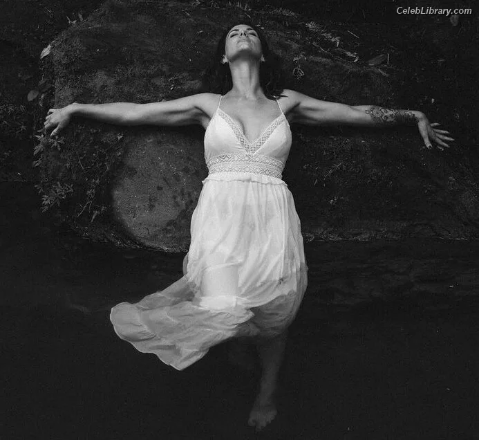 Laura Surrich photo 5 of 203