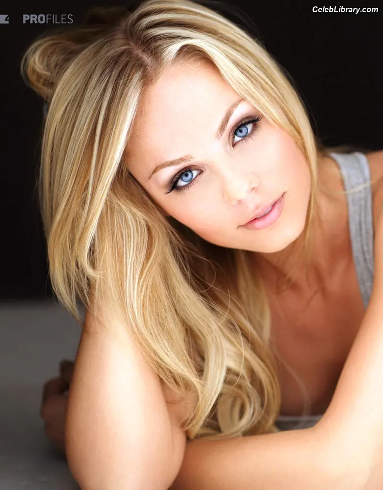 Laura vandervoort photo 4 of 127