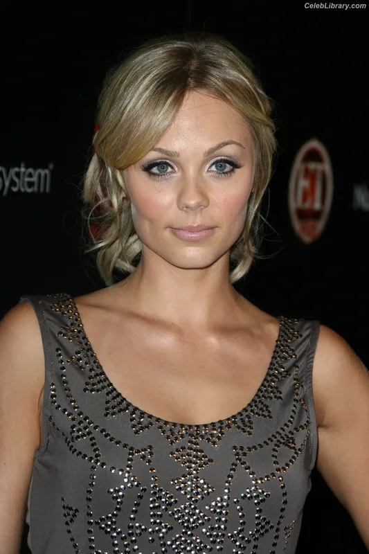 Laura vandervoort photo 11 of 128