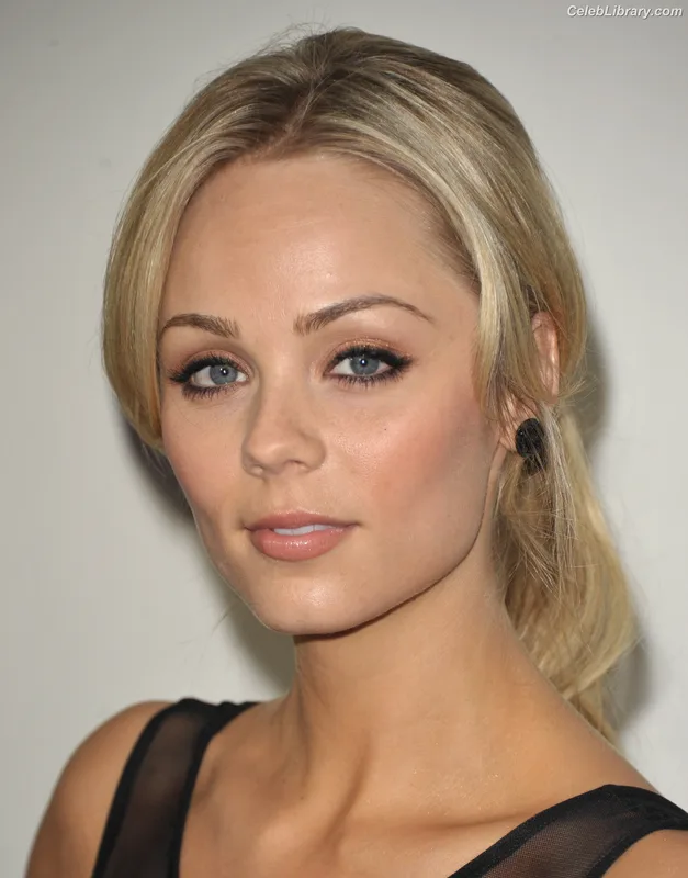 Laura vandervoort photo 21 of 128