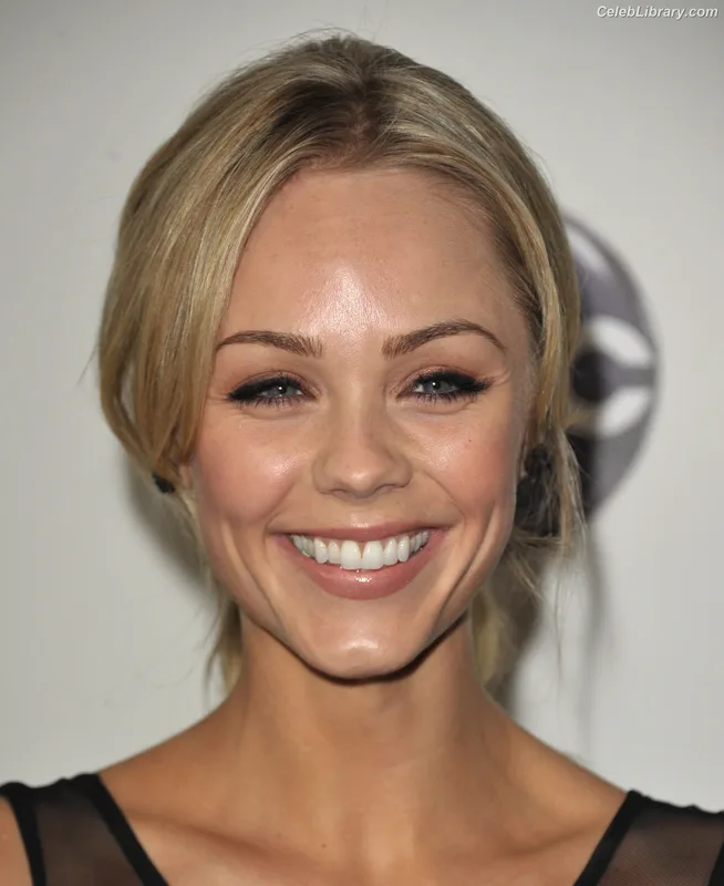 Laura vandervoort photo 23 of 128